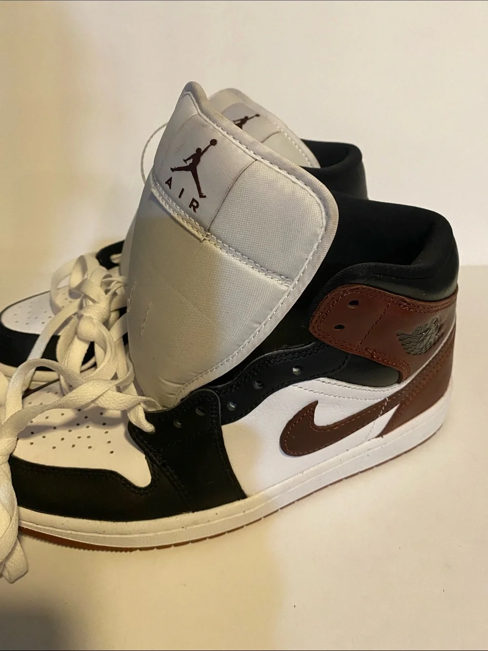 NWOT Men's Jordan 1 Mid SE White/Dark Pony-Black HF3216-102